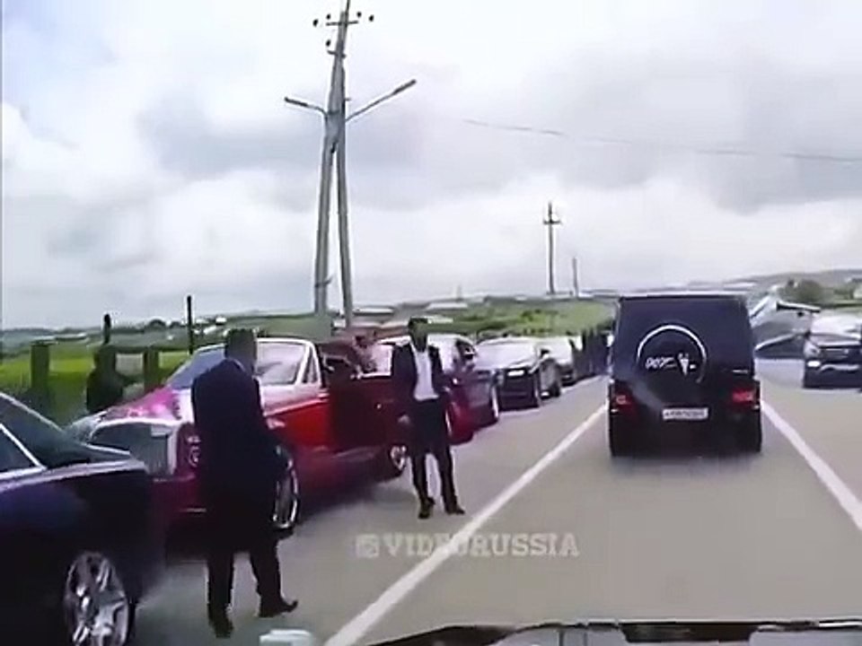 Необычный свадебный кортеж