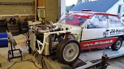 Alguma vez pensaram em ver um Toyota Starlet com um motor 2JZ?
