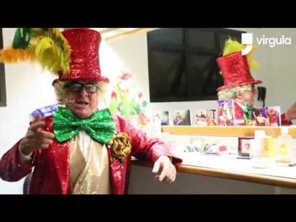 Stepan Nercerssian encarna Chacrinha pra escolher as músicas deste Toca Aquela especial