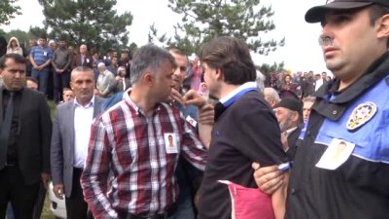 Şehit Polis Şerife Özden Kalmış'ın Cenazesi Köyünde Toprağa Verildi