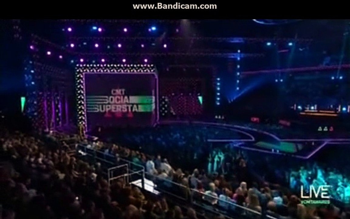 10/06/15 - Blake Shelton and Carrie Underwood interacting - CMT Music Awards 2016