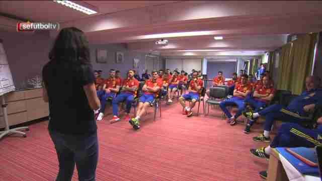 La selección recibe una charla sobre cambios en las reglas