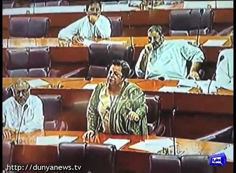 Khawaja Asif apologized to NA & Speaker but not to Sheereen Mazari, Report by Shakir Solangi, Dunya News.
