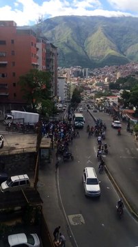 Así fue como saquearon un camión en El Llanito