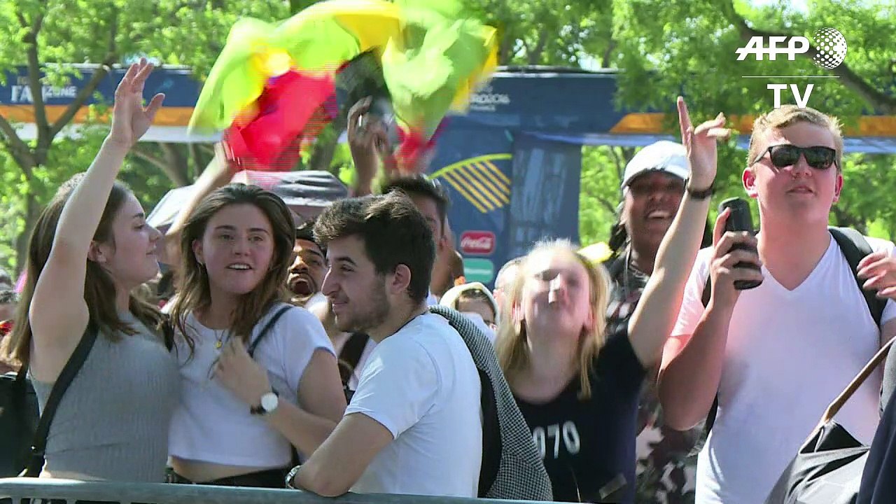 Euro-2016: la grande fan zone de la Tour Eiffel est ouverte