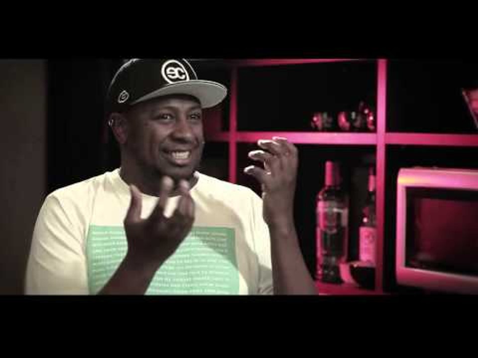 Programa Todo Mundo É DJ invade estúdio do DJ Marky e mostra seus discos