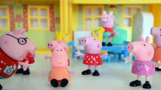 Pig George da Familia Peppa Pig e o Controle da TV!!! Em Portugues Tototoykids_2.mp4