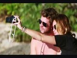 Miley Cyrus & Liam Hemsworth Kissing In Hawaii 29/12/11