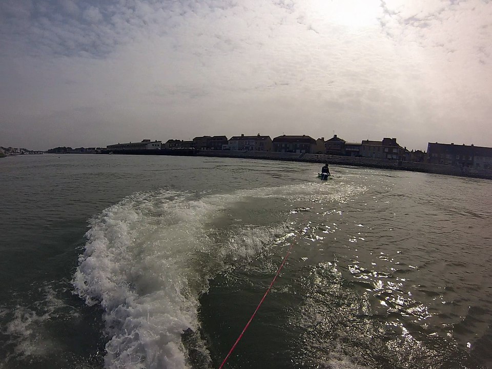 Bouée banane à Grand Fort vue du jet ski, séquence courte :o)