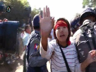 VDO: Students arrested in Letpadan