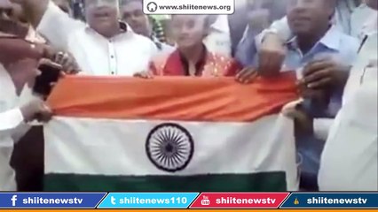 Kashmiri Man Brave act on Dehli Airport, feel you Happy to watch