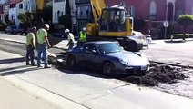 Il embourbe sa Porsche dans du ciment frais