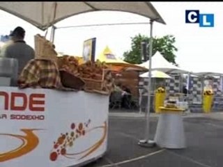 Tour de France : Montage du village à Cognac