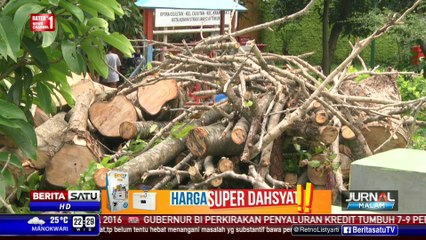 Warga Cililitan Swadaya Perbaiki Pagar RPTRA yang Rusak