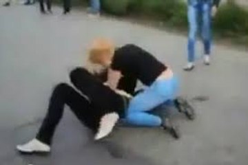 TUCA  DEVOJAKA NA  ZURCI