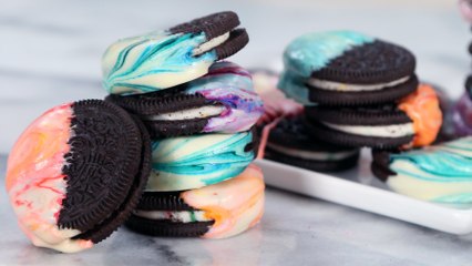 Lose Yourself to These Tie-Dye Oreos