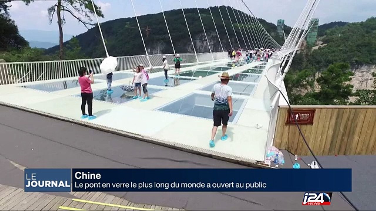 Chine : le pont en verre le plus long du monde ouvert au public