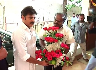 Karnataka's ex CM Kumaraswamy meets JanaSena Chief Pawan Kalyan-Trendviralvideos