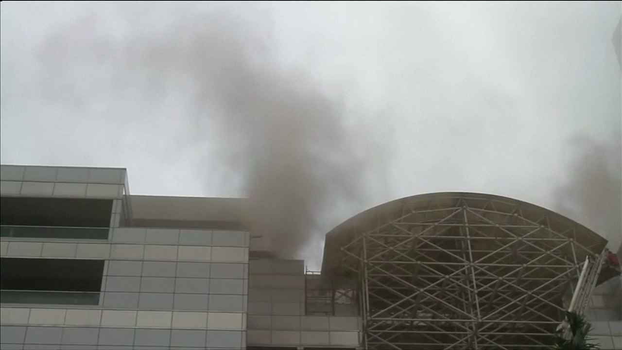 Shoppers flee fire at Bangladesh mall