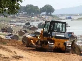 Demolition of riverside squats leaves families homeless