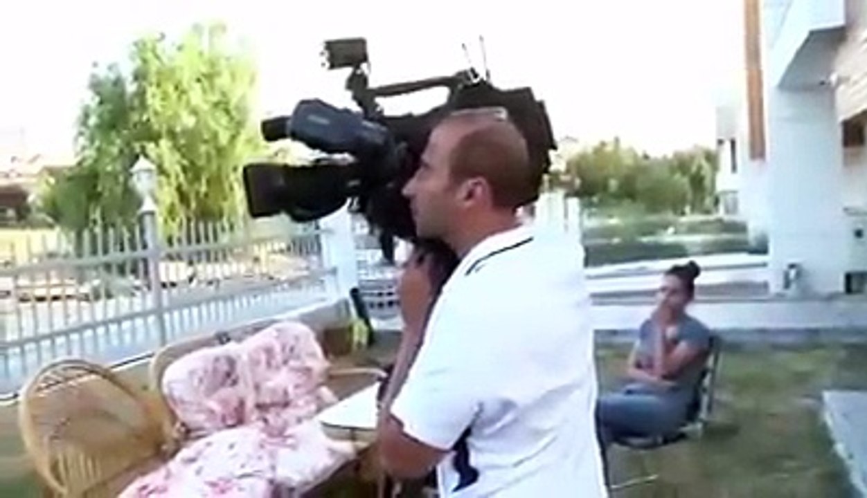 Beyaz TV Muhabiri Atalay Demirci'nin suratına tükürdü !