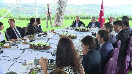 Turquía quiere ser más activa para hallar solución en Siria