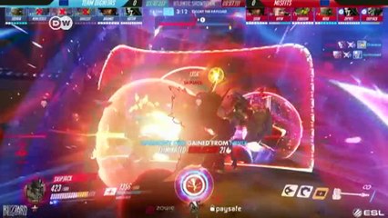 Players go pro at Gamescom | DW News