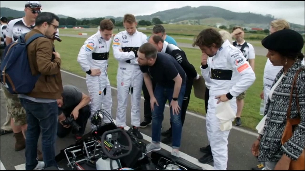 Mobli 1 The Grid: McLaren stars go karting