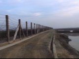 Burma-Bangladesh border fence resumes construction
