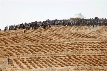 Canlı Bomba Saldırısında Ölenler Yan Yana Defnedildi