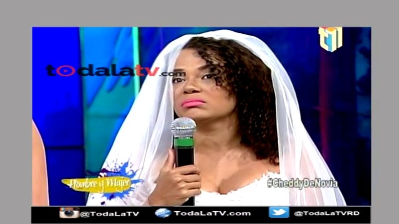 Yapoort le tira a Cheddy:"Quisiera que mis senos se me vean naturalmente hechos como los tuyos''-Más Roberto-Video