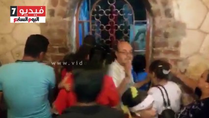 زحام فى الليلة الختامية بمولد العذراء بجبل درنكة بأسيوط