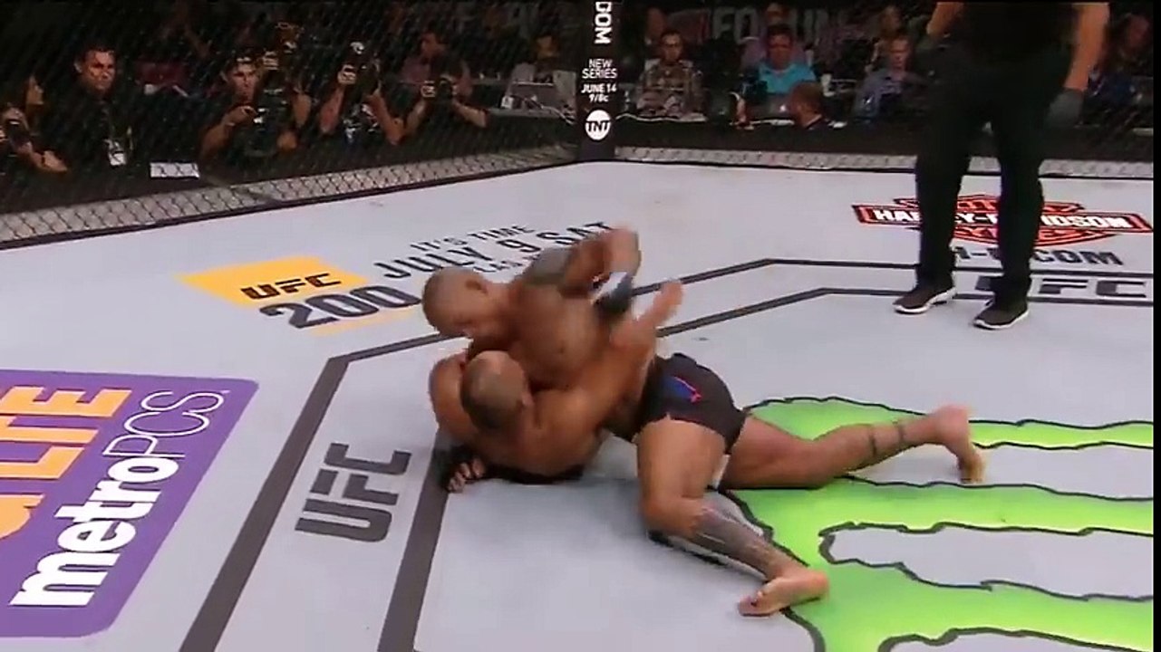 Dan Henderson vs. Hector Lombard - UFC 199 Highlights