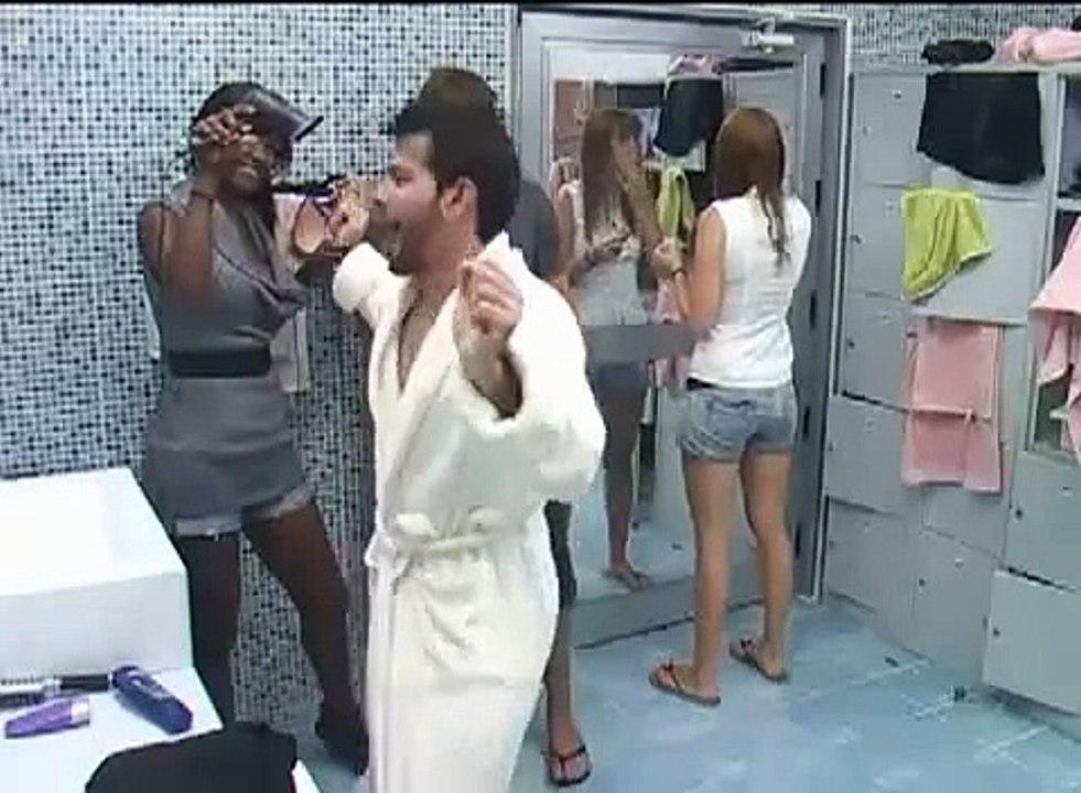 28-11-10 Ημέρα 55(savvato) (part3) proi meta tin arena-alexis dini fili stin stella sto banio