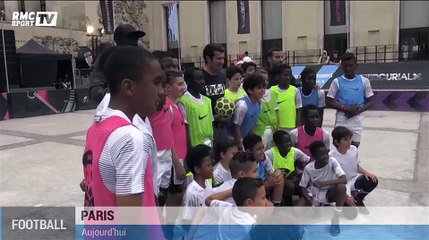 Figo a assisté à des petits matchs près du Palais de Tokyo