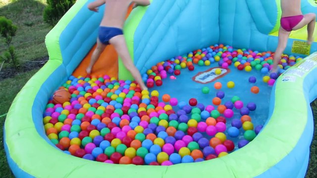Water Playground Fun, Slide and Ball Pit Fun, Bouncy Castle ,Plac zabaw dla dzieci