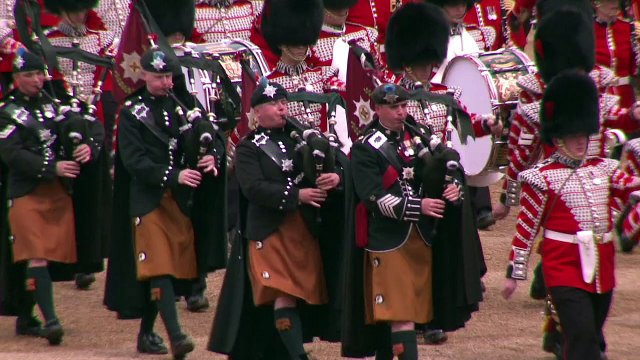 Queen in Grün: Elizabeth II. nimmt Geburtstagsparade ab