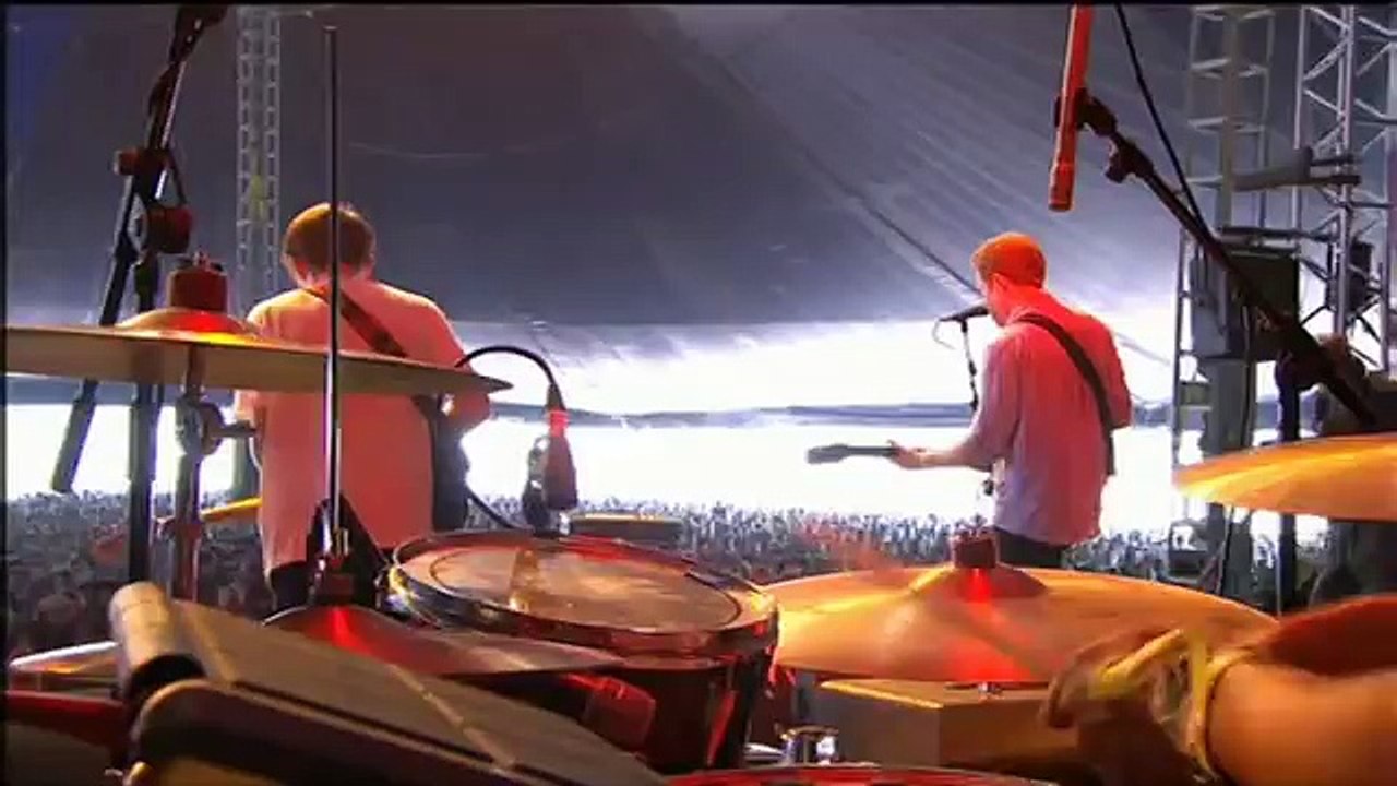 Bombay Bicycle Club - Lamplight (Glastonbury 25-6-2010)