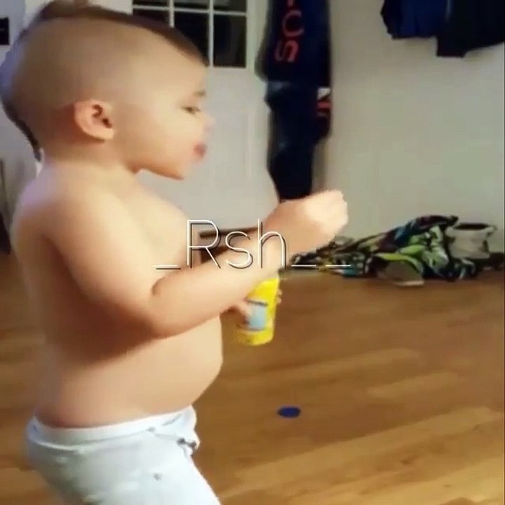 طيحته شينه هههه مسكين الولد