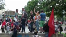 Activistas de izquierda bloquean en Viena una manifestación ultraderechista