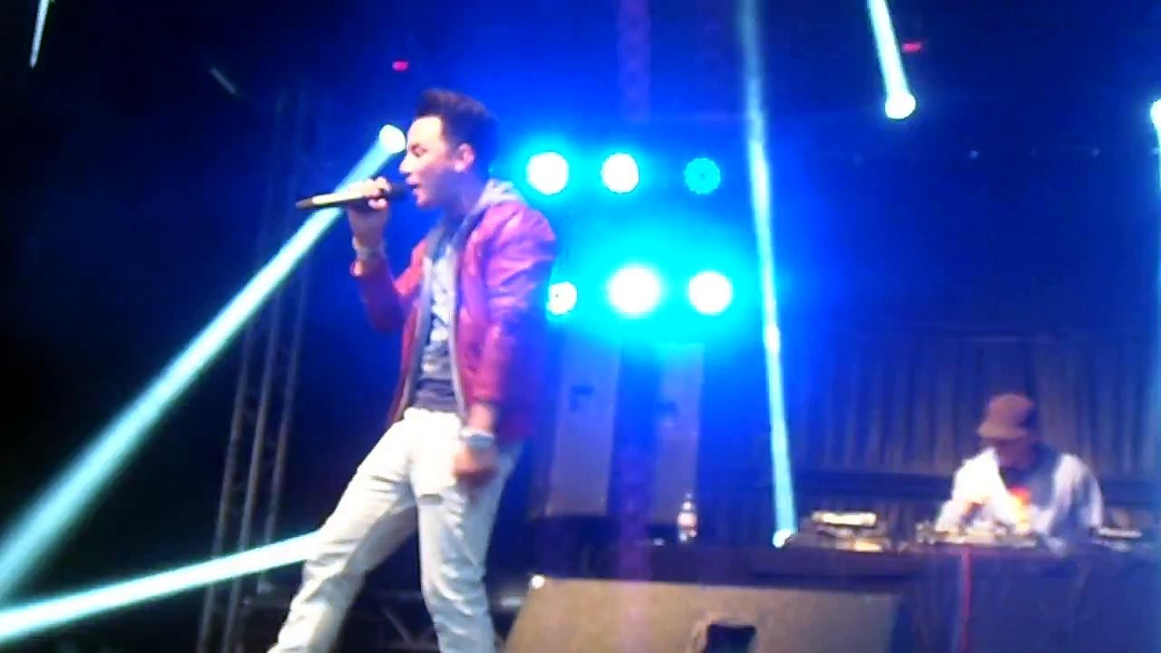 Ryan Dolan Singing 'Higher' at Newphonic Festival Newry 29/6/2013