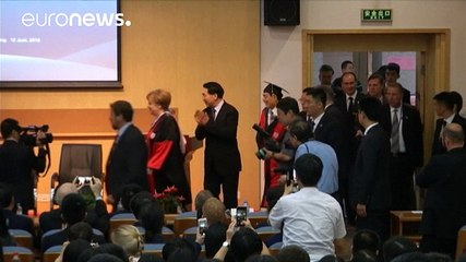 Angela Merkel na China e contra a lei chinesa sobre as ONGs