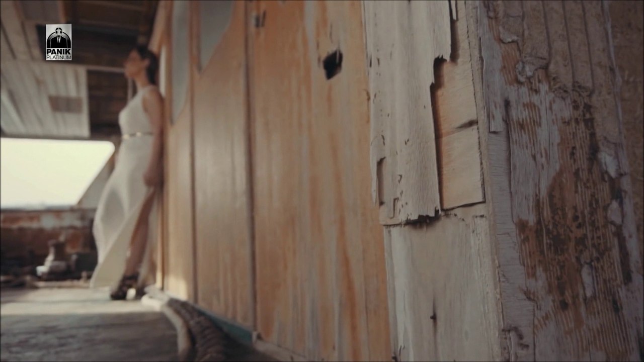 ΡΧ| Ραλλία Χρηστίδου - Καράβια αραγμένα  | (Official ᴴᴰvideo clip)  Greek- face