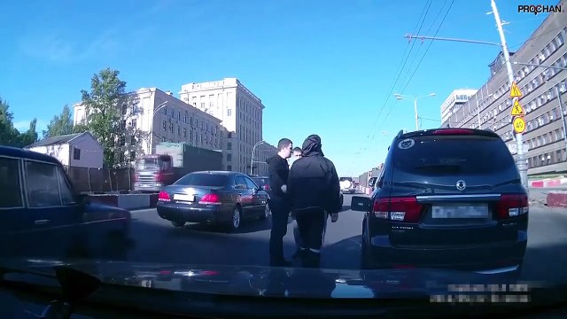 Deux automobilistes russe en viennent au main après un road rage