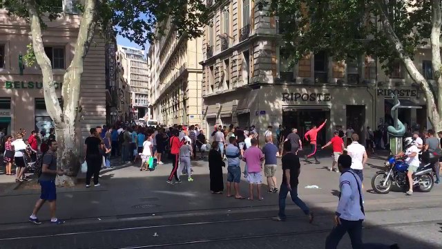 Courses poursuites en pleine rue entre Russes et Anglais Euro2016 Marseille