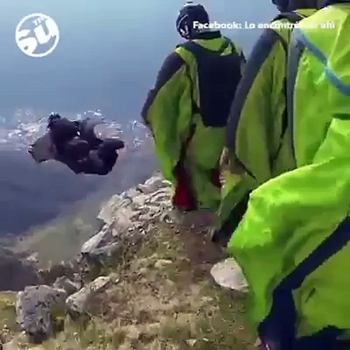 Tàu bay lượn siêu tốc