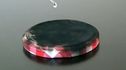 Rebond d'une goutte d'eau sur une surface super-hydrophobe