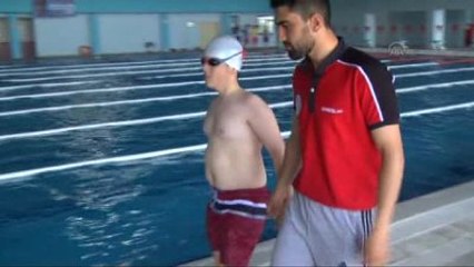 Engelleri Aşmak İçin" Kulaç Atıyor