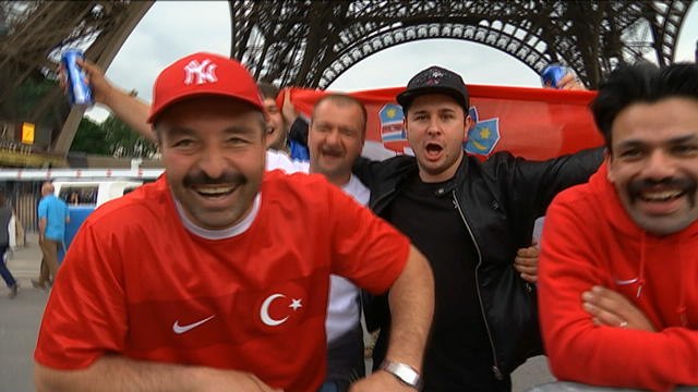Euro 2016: Supporters turcs et croates se rassemblent avant le match - Le 12/06/2016 à 15h52