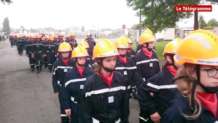 Скачать видео: Pont-l'Abbé. Les Jeunes sapeurs-pompiers font le spectacle